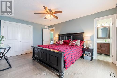 33 Cheval Drive, Grimsby, ON - Indoor Photo Showing Bedroom