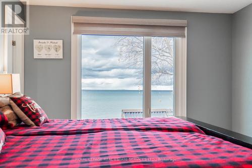 33 Cheval Drive, Grimsby, ON - Indoor Photo Showing Bedroom