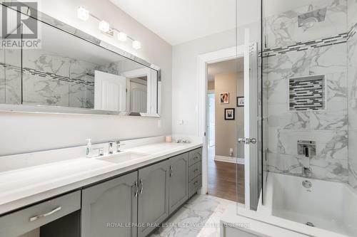 33 Cheval Drive, Grimsby, ON - Indoor Photo Showing Bathroom