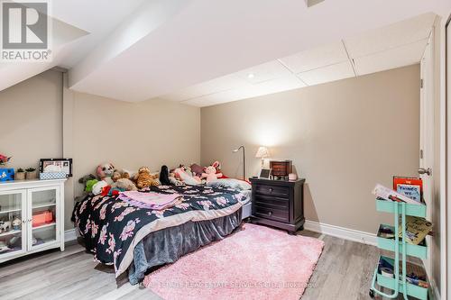 33 Cheval Drive, Grimsby, ON - Indoor Photo Showing Bedroom