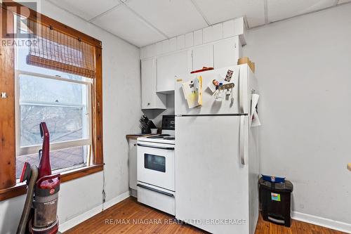 249 Mellanby Avenue, Port Colborne (877 - Main Street), ON - Indoor Photo Showing Kitchen