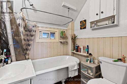 249 Mellanby Avenue, Port Colborne (877 - Main Street), ON - Indoor Photo Showing Bathroom