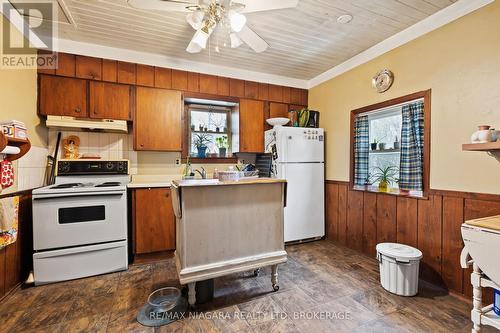 249 Mellanby Avenue, Port Colborne (877 - Main Street), ON - Indoor Photo Showing Kitchen