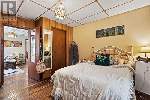 249 Mellanby Avenue, Port Colborne (877 - Main Street), ON - Indoor Photo Showing Bedroom