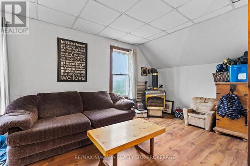 249 Mellanby Avenue, Port Colborne (877 - Main Street), ON - Indoor Photo Showing Living Room