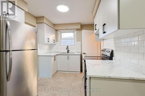 379 First Avenue, Welland (767 - N. Welland), ON - Indoor Photo Showing Kitchen With Double Sink