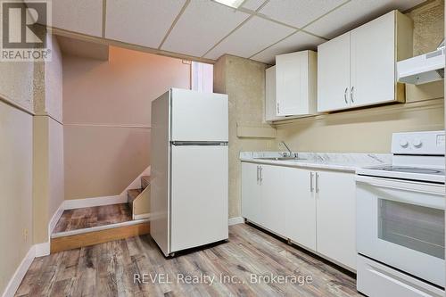 379 First Avenue, Welland (767 - N. Welland), ON - Indoor Photo Showing Kitchen