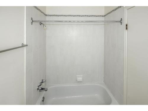 7 12940 17 Avenue, Surrey, BC - Indoor Photo Showing Bathroom