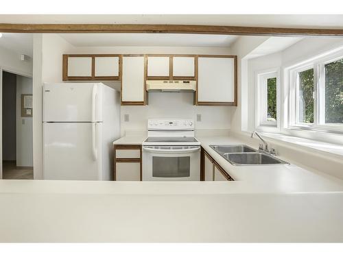 7 12940 17 Avenue, Surrey, BC - Indoor Photo Showing Kitchen With Double Sink