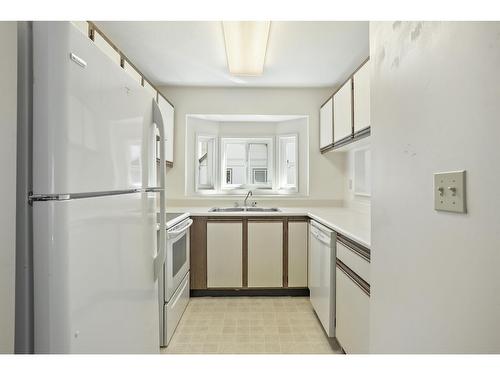 7 12940 17 Avenue, Surrey, BC - Indoor Photo Showing Kitchen With Double Sink