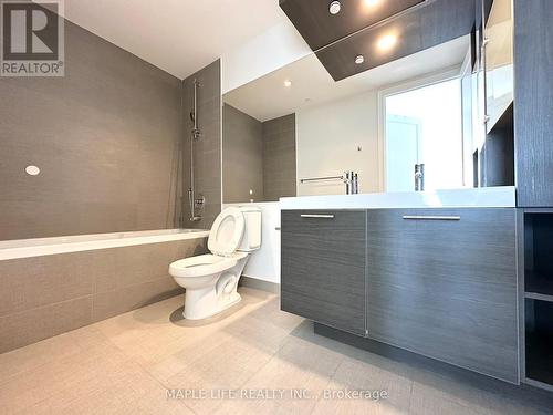 6110 - 388 Yonge Street, Toronto, ON - Indoor Photo Showing Bathroom