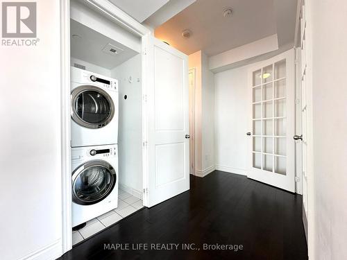 6110 - 388 Yonge Street, Toronto, ON - Indoor Photo Showing Laundry Room