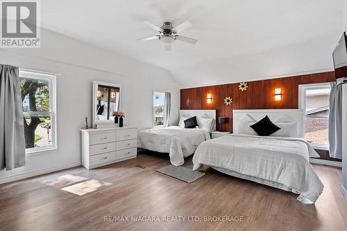 6525 O'Neil Street, Niagara Falls (206 - Stamford), ON - Indoor Photo Showing Bedroom