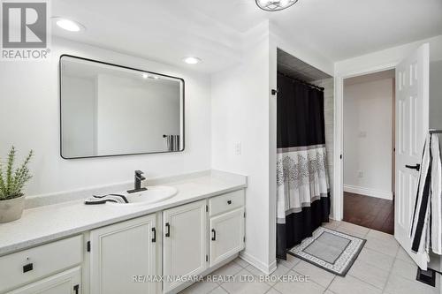 9 Culligan Crescent, Thorold (558 - Confederation Heights), ON - Indoor Photo Showing Bathroom