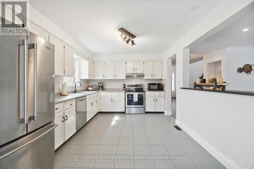 9 Culligan Crescent, Thorold (558 - Confederation Heights), ON - Indoor Photo Showing Kitchen