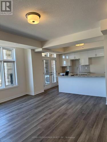 15 Fieldridge Crescent, Brampton, ON - Indoor Photo Showing Kitchen