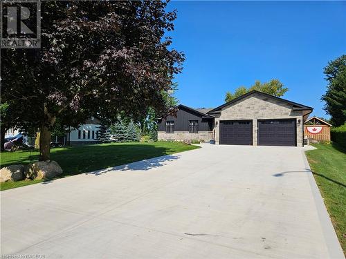 Lots of parking space on newer concrete drive - 107 Mary Avenue, Kilsyth, ON - Outdoor