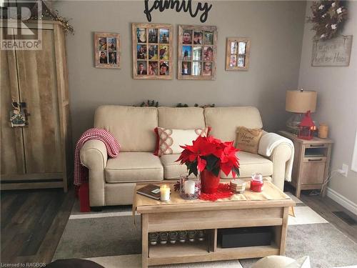 Peace filled family home - 107 Mary Avenue, Kilsyth, ON - Indoor Photo Showing Living Room