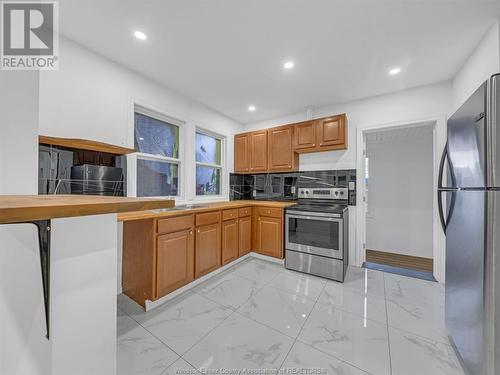 1419 Langlois, Windsor, ON - Indoor Photo Showing Kitchen