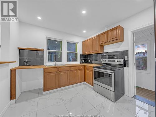 1419 Langlois, Windsor, ON - Indoor Photo Showing Kitchen