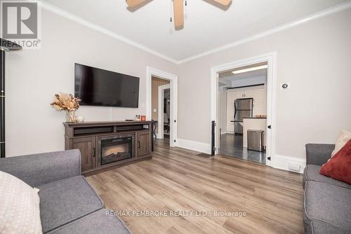 240 Irving Street, Pembroke, ON - Indoor Photo Showing Living Room