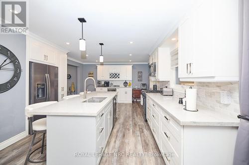 55 Foresthill Crescent, Pelham (662 - Fonthill), ON - Indoor Photo Showing Kitchen With Double Sink With Upgraded Kitchen