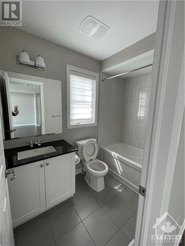 651 Broad Cove Crescent, Barrhaven (7711 - Barrhaven - Half Moon Bay), ON - Indoor Photo Showing Bathroom