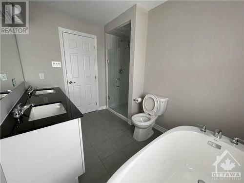 651 Broad Cove Crescent, Barrhaven (7711 - Barrhaven - Half Moon Bay), ON - Indoor Photo Showing Bathroom