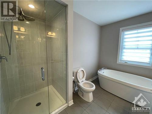 651 Broad Cove Crescent, Barrhaven (7711 - Barrhaven - Half Moon Bay), ON - Indoor Photo Showing Bathroom