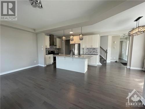 651 Broad Cove Crescent, Barrhaven (7711 - Barrhaven - Half Moon Bay), ON - Indoor Photo Showing Kitchen With Upgraded Kitchen