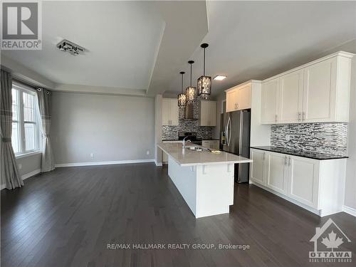 651 Broad Cove Crescent, Ottawa, ON - Indoor Photo Showing Kitchen