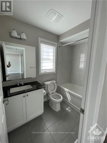 651 Broad Cove Crescent, Ottawa, ON - Indoor Photo Showing Bathroom