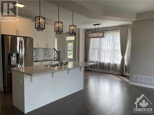 651 Broad Cove Crescent, Barrhaven (7711 - Barrhaven - Half Moon Bay), ON - Indoor Photo Showing Kitchen With Double Sink With Upgraded Kitchen