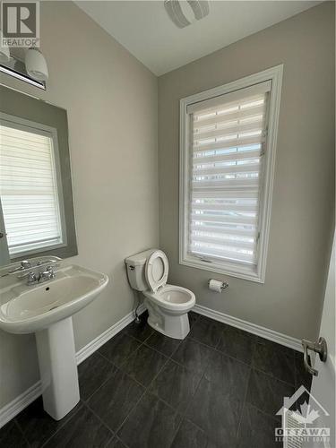 651 Broad Cove Crescent, Barrhaven (7711 - Barrhaven - Half Moon Bay), ON - Indoor Photo Showing Bathroom