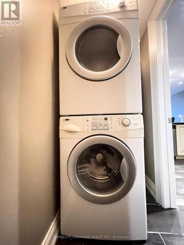 305 - 633 Bay Street, Toronto, ON - Indoor Photo Showing Laundry Room