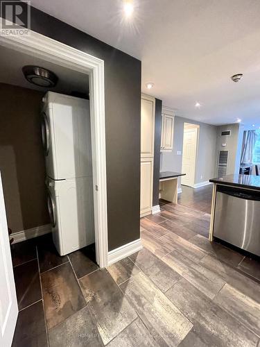 305 - 633 Bay Street, Toronto, ON - Indoor Photo Showing Kitchen