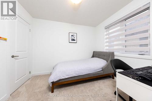 18 Red Maple Lane, Barrie, ON - Indoor Photo Showing Bedroom