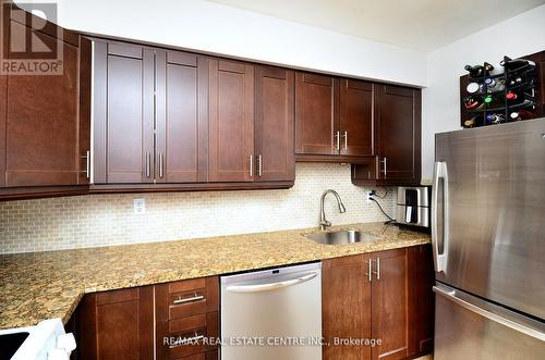 201 - 12 Laurelcrest Street, Brampton, ON - Indoor Photo Showing Kitchen