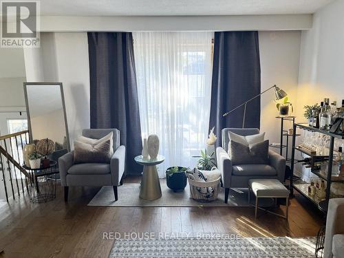 36 Mount Pleasant Drive, Brampton, ON - Indoor Photo Showing Living Room