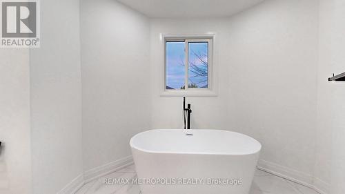 2144 Eighth Line, Oakville, ON - Indoor Photo Showing Bathroom