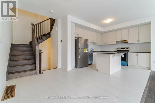 174 Twin Pines Crescent, Brampton, ON - Indoor Photo Showing Kitchen