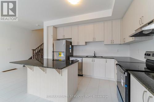 174 Twin Pines Crescent, Brampton, ON - Indoor Photo Showing Kitchen