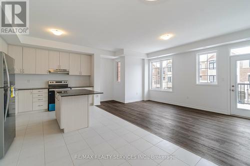 174 Twin Pines Crescent, Brampton, ON - Indoor Photo Showing Kitchen