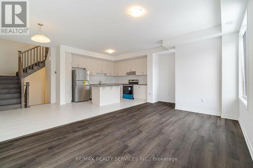 174 Twin Pines Crescent, Brampton, ON - Indoor Photo Showing Kitchen