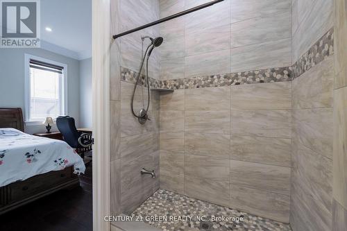 679 Hiawatha Boulevard, Hamilton, ON - Indoor Photo Showing Bathroom