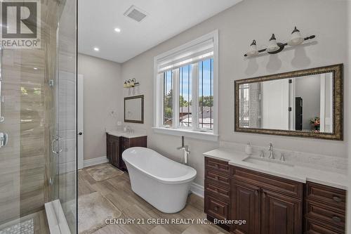 679 Hiawatha Boulevard, Hamilton, ON - Indoor Photo Showing Bathroom