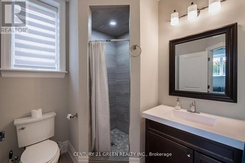 679 Hiawatha Boulevard, Hamilton, ON - Indoor Photo Showing Bathroom