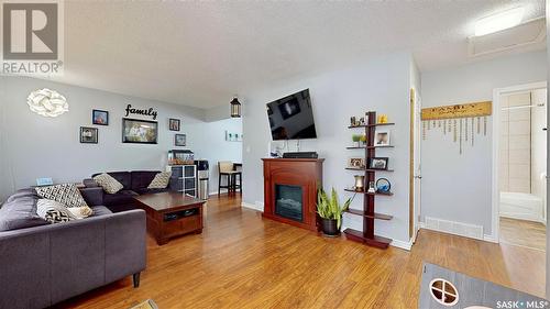 134 Montreal Street N, Regina, SK - Indoor Photo Showing Living Room