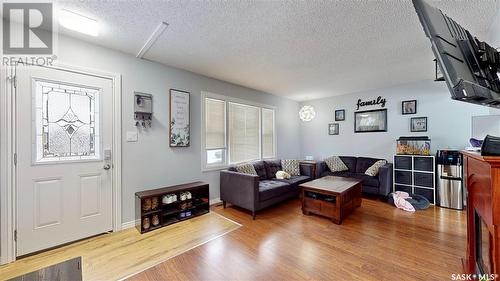 134 Montreal Street N, Regina, SK - Indoor Photo Showing Living Room