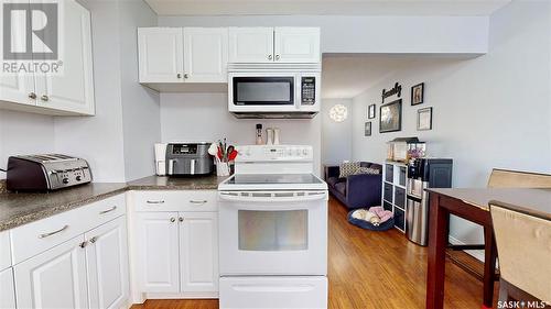 134 Montreal Street N, Regina, SK - Indoor Photo Showing Kitchen